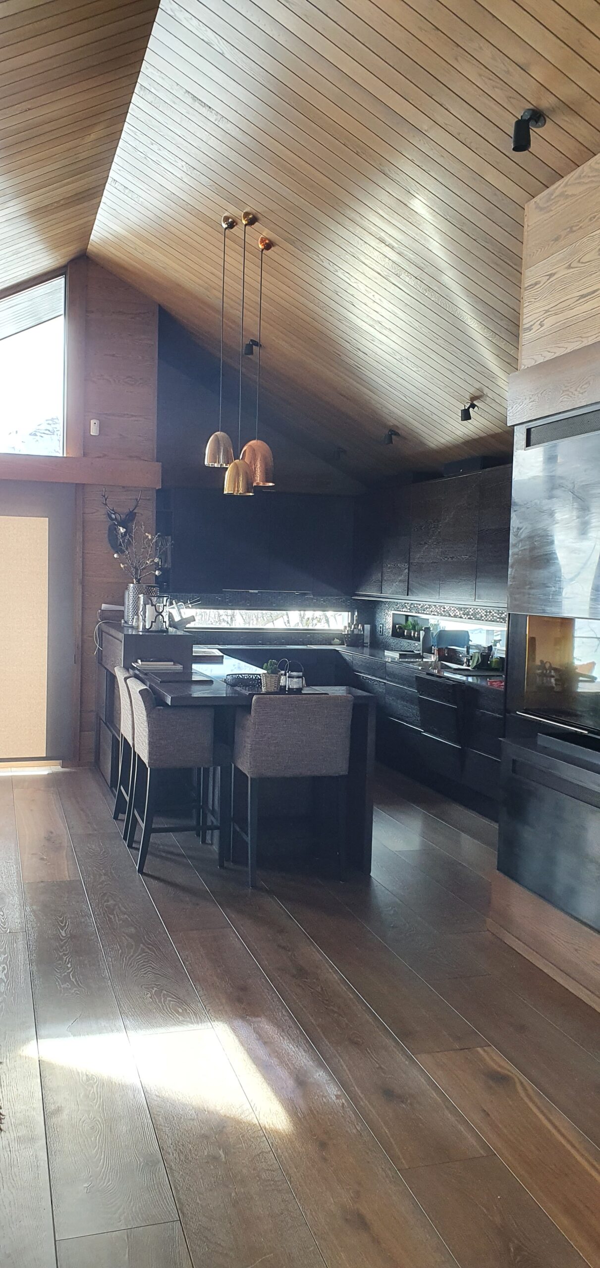 Kjøkken innredning (integrert lyd)_160737 Kjøkken innredning med integrert lydsystem og innbyggingshøyttalere